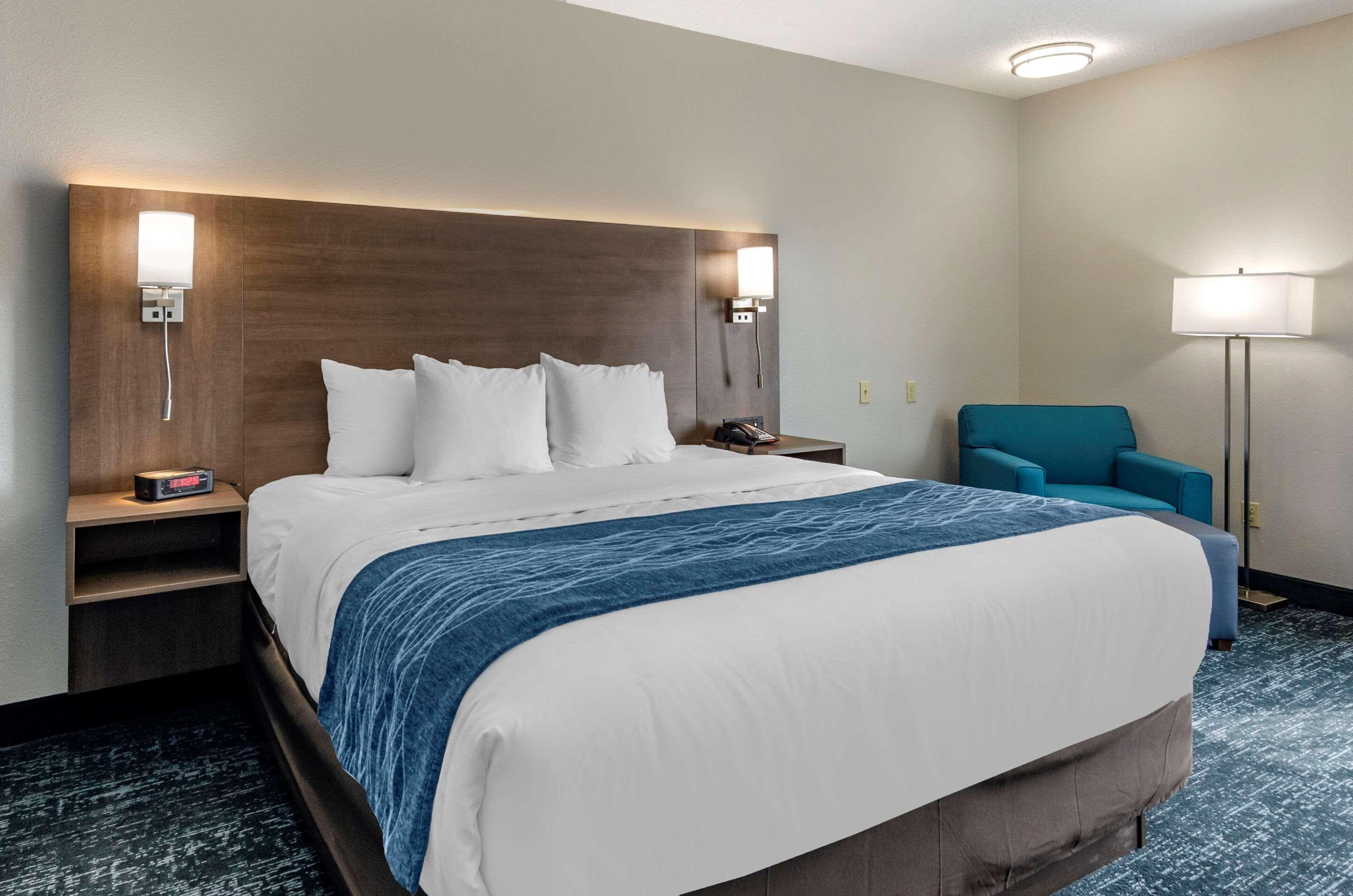 Comfort Inn & Suites Troutville - Roanoke North - Daleville Exterior photo