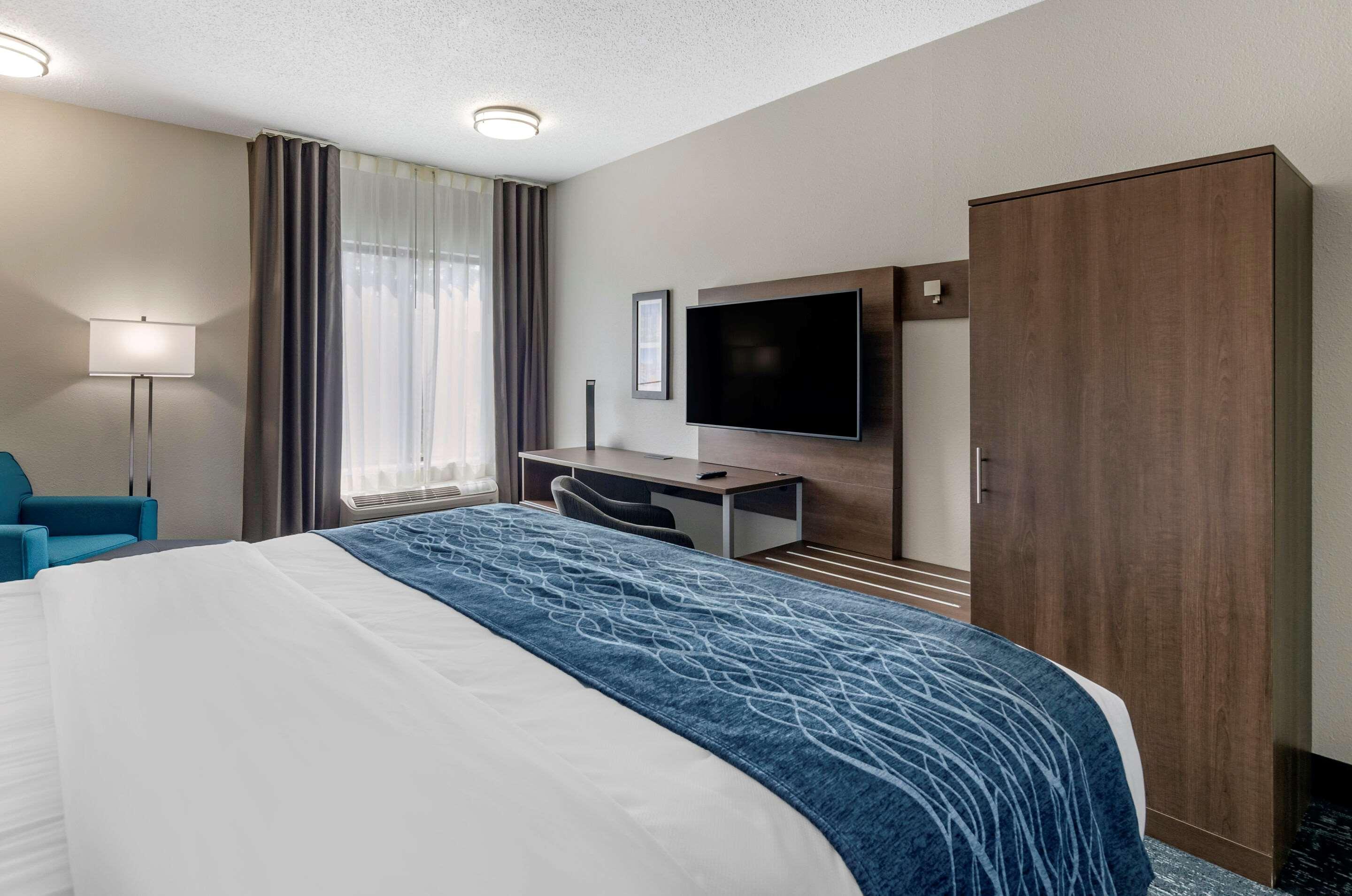 Comfort Inn & Suites Troutville - Roanoke North - Daleville Exterior photo