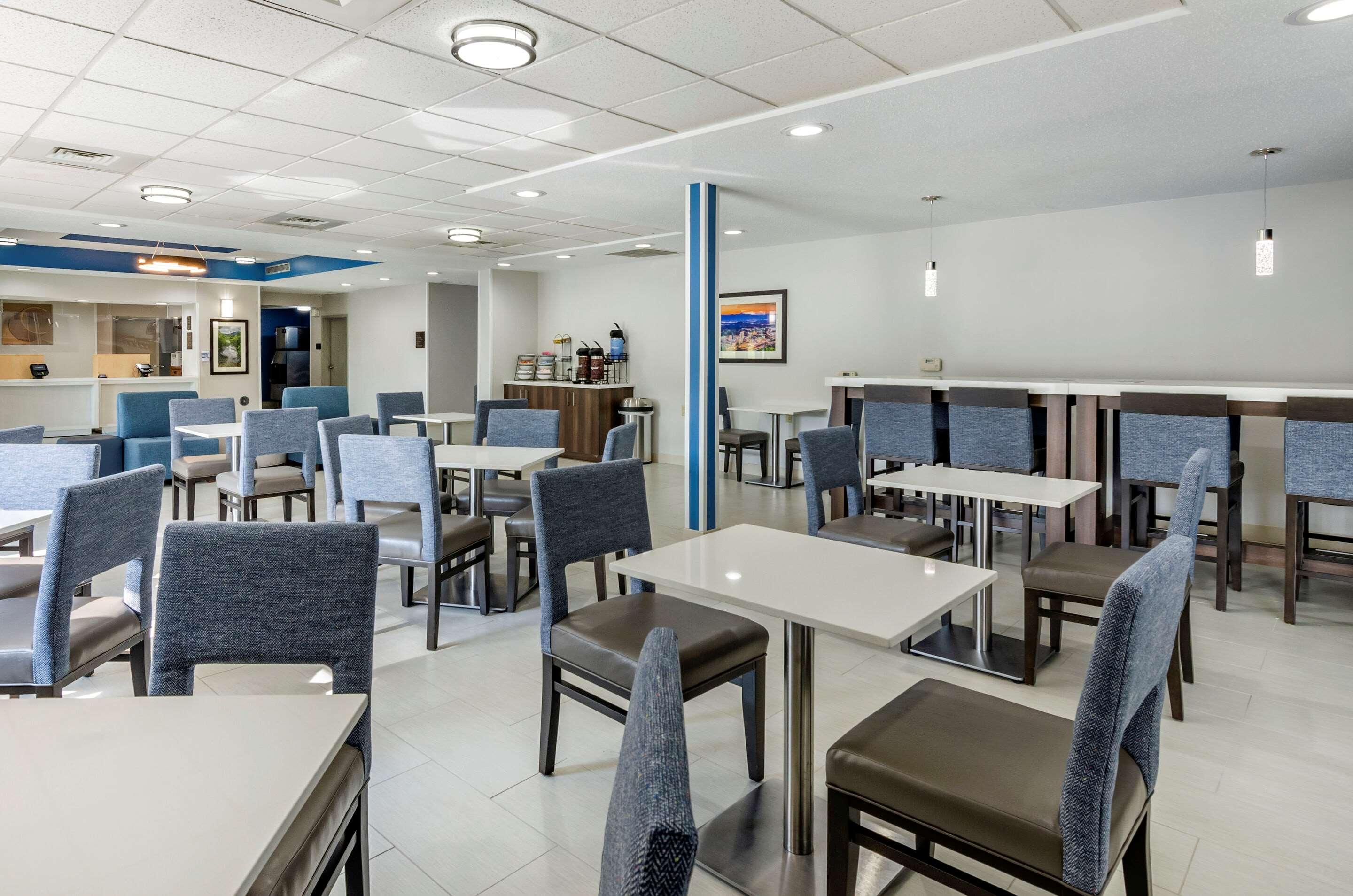 Comfort Inn & Suites Troutville - Roanoke North - Daleville Exterior photo