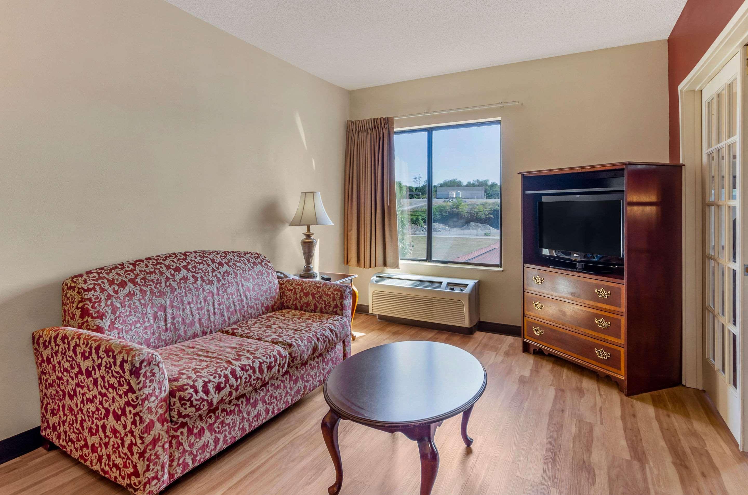 Comfort Inn & Suites Troutville - Roanoke North - Daleville Exterior photo